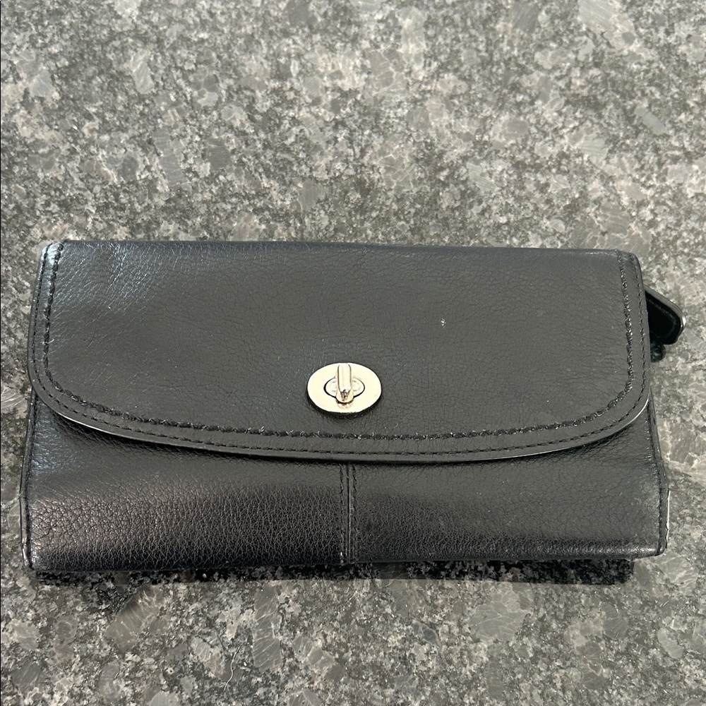 Elegant Black Coach  Leather Women's wallet